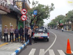 Ciptakan Lalu Lintas yang Aman, Unit kamsel Polres Pasuruan Kota Beserta Dishub Laksanakan Pemasangan Rambu Larangan