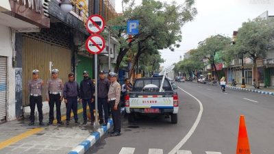 Ciptakan Lalu Lintas yang Aman, Unit kamsel Polres Pasuruan Kota Beserta Dishub Laksanakan Pemasangan Rambu Larangan