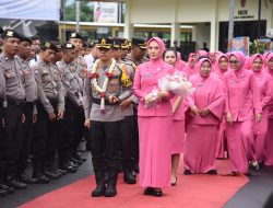 Tarian Blue Fire Sambut Kedatangan Kapolres Bondowoso Baru