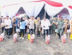 Dipusatkan di Kabupaten Ogan Ilir, Kapolda Sumsel Bersama Pangdam II Sriwijaya Tanam Jagung di Program 1 Juta Hektar