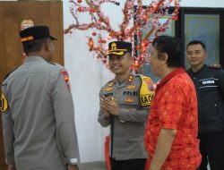 Kapolres Pantau Langsung Pengamanan Ibadah di Vihara, Pastikan Imlek di Bondowoso Berlangsung aman
