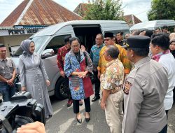 Personil Polsek Pemulutan Polres Ogan Ilir Berikan Pengamanan Kunker Komisi X DPR RI di Desa Pemulutan Ilir
