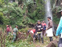 Menjaga Keindahan Alam, Babinsa dan Mahasiswa KKN UNEJ Gelar Karya Bhakti
