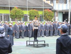 Beri Motivasi Kapolres Bondowoso jadi Irup di SMA Negeri 2 Bondowoso