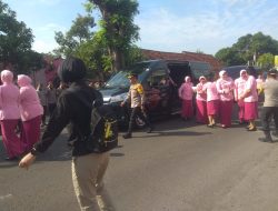 Kunjungi TK Kemala Bhayangkari 25 Bondowoso Ketua YKB Jatim Berikan Makan Bergizi Gratis