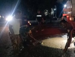 BABINSA SERKA LUGITO BERSAMA WARGA PERBAIKI JALAN BERLUBANG DI DUSUN GUDANG SENG