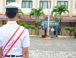 Dandim 0422/Lampung Barat Pimpin Upacara dan Berikan Sosialisasi di SMK Neger 1 Krui