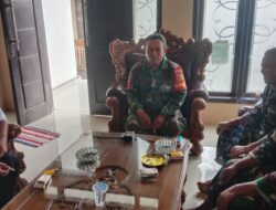 Babinsa Kopda Lukman Dampingi Pabintal Korem 083 dalam Komsos TMMD ke-123 di Rumah Kades Trotosari