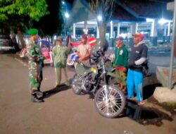 Babinsa Kademangan Kodim 0822 Gelar Patroli Malam, Jaga Keamanan Wilayah Binaan