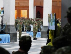 Presiden Prabowo Pimpin Upacara Parade Senja di Akademi Militer