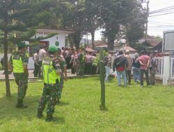 Personel Kodim 0822 Amankan Aksi Damai Petani di Bondowoso