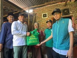 Bupati Sidoarjo H Subandi Bantu Renovasi Dua RTLH di Tulangan dan Prambon