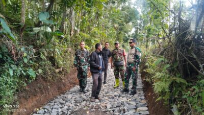 Dandim 0822 Tinjau Akses Jalan: TMMD ke-123 Percepat Perkerasan Jalan Di Desa Trotosari