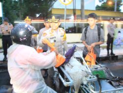 Bagi moment Ramadhan Kapolres Bondowoso bagi takjil