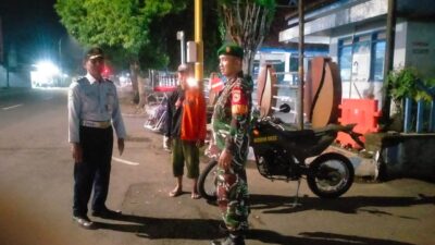 Tingkatkan Keamanan Selama Ramadhan, Babinsa Kademangan Laksanakan Patroli Rutin