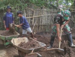 Antusias Anak-anak Trotosari Membantu Anggota Satgas TMMD