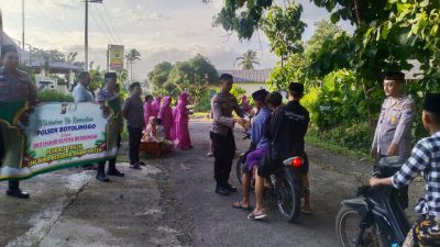 Polsek Botolinggo Bagi-bagi takjil dan Santuni Anak Yatim di Momen Bulan Ramadhan
