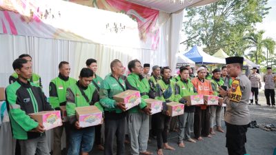 Bazar Ramadhan Presisi dan Baksos Ramadhan Polres Jember dan Bhayangkari: 100 Paket Sembako untuk Driver Ojek Online