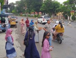 Alumni SMP Negeri 6 Situbondo Angkatan 95 Adakan Kegiatan Bagi-bagi Takjil