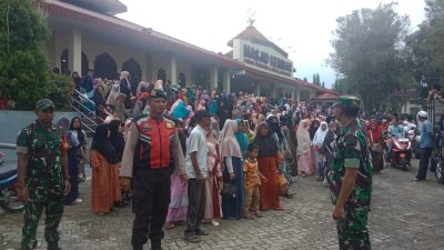 Sinergitas TNI-POLRI Kawal Pembagian Zakat Mal di Ponpes Al Ishlah Bondowoso