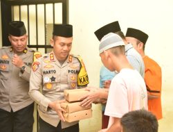 Kapolres Berbagi Makanan dan Berbuka Puasa Bersama Para Tahanan di Rutan Mapolres