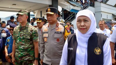 Kapolda Jatim Bersama Pangdam V Brawijaya dan Gubernur Tinjau Arus Mudik di Pelabuhan Ketapang
