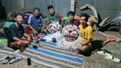 Babinsa Tapen Dukung Pelestarian Budaya di Sanggar Seni Singo Raung