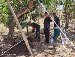 Babinsa Kodim 0822 Bondowoso Terjun Bantu Pemasangan Pipa Air Bersih untuk Warga
