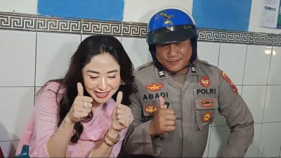Artis Dewi Perssik Dukung Mas Bhabin Polisi Viral Bondowoso