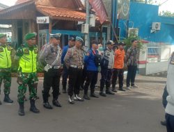 Babinsa Tak Kenal Libur, Amankan Pos Pengamanan Idul Fitri 1446 H di Bondowoso