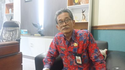 Kepala Dinas Tenaga Kerja Jember, Drs. Suprihandoko. MM. Menyampaikan Kabar Gembira