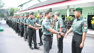Kenaikan Pangkat Prajurit Kodim 0822 Bondowoso, Dandim 0822 Berikan Selamat Simbol Apresiasi dan Semangat Pengabdian