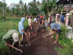 Babinsa Koramil Pujer dan Warga Kompak Lebarkan Jalan Demi Akses yang Lebih Baik