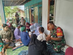 BABINSA SERTU JOHARI TURUN LANGSUNG DAMPINGI BALITA DAN LANSIA DI BANDILAN