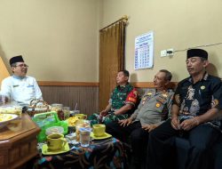 Babinsa Bantu Pengamanan Pemberangkatan Haji 2025 Bondowoso