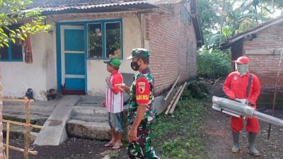 Waspada! Chikungunya Mengancam, Babinsa Dawuhan Serka Adam Turun Langsung Kawal Fogging Cegah Wabah