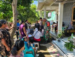 Babinsa Jadi Sahabat Posyandu! Serda Ahmat Sutono Bantu Ukur Balita di Prajekan Lor