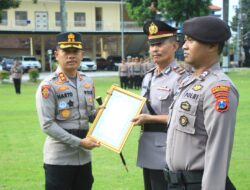 Kapolres Bondowoso Pimpin Sertijab dan Beri Penghargaan Anggota Berprestasi