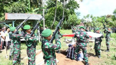 Salvo Kehormatan Menggetarkan TPU Wonokerto : Kodim 0822 Lepas Peltu Purn. Lukman dengan Upacara Militer