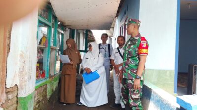 Bersama Puskesmas, Babinsa Klabang Kawal Sanitasi Sekolah Demi Cegah Penyakit
