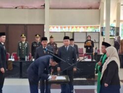 Bupati Bondowoso Abdul Hamid Wahid,M.Ag. Melantik Sekda Anisatul Hamidah,M.Si