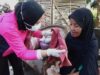 Ny.Abel Harto Agung Cahyono Bersama Bhayangkari Sambangi Nenek Yang Tidur Dengan Sampah