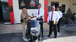 Polres Bondowoso Mengembalikan Sepeda Motor Yamaha NMAX Hasil Penggelapan Tanpa Biaya ke Warga Pujer