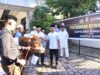 Kapolres Bondowoso Serahkan Hewan Qurban kepada Panitia Qurban dalam Rangka Idul Adha 2025