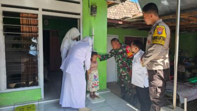 Tak Hanya Jaga Keamanan, Babinsa Ini Bantu Timbang Balita di Posyandu: TNI Dekat dengan Rakyat