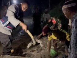 Duo Bhabin Polres Bondowoso Kolaborasi Bangun Jalan Rusak Di Binakal