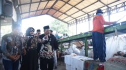 Wabup Mimik Idayana Kagum Inovasi Eco Enzim Pemdes Sedatigede