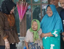 Wabup Sidoarjo Sidak Rumah Mbah Mesna, Lansia Umur 90 Tahun