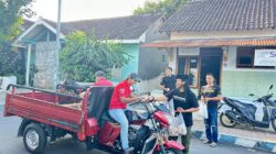 Jumat Berkah : Anggota SMSI Memberikan Nasi Bungkus Gratis,Berbagi itu Indah