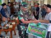 PENYERAHAN PUPUK TEMBAKAU: PASITER KODIM 0822 TEGASKAN KOMITMEN TNI DUKUNG KETAHANAN PANGAN